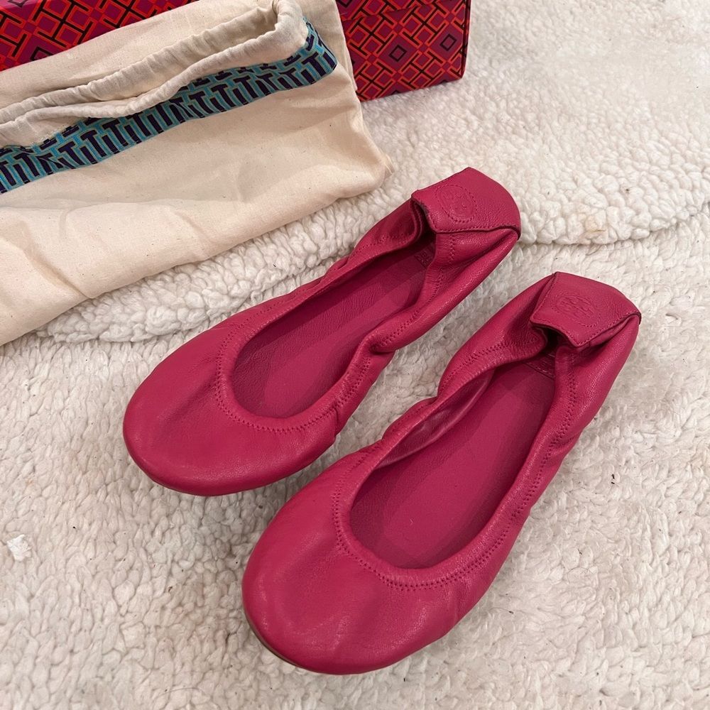 Tory Burch Eddie flats in Bright Pink US8.5